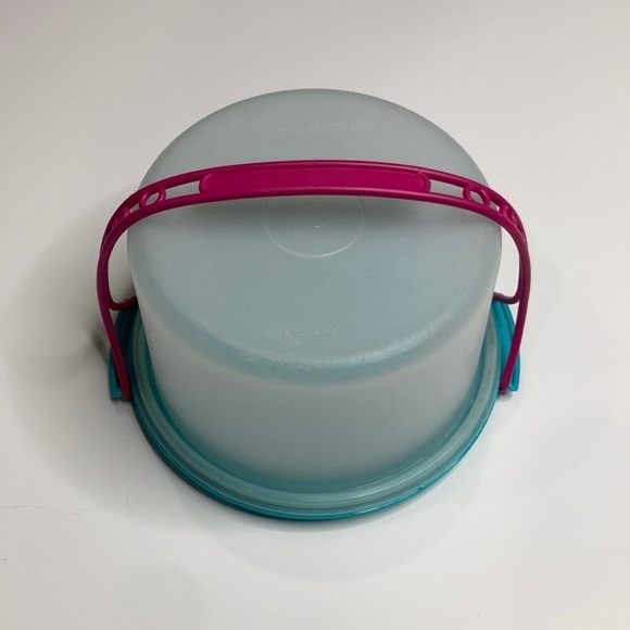 Tupperware toys cake taker - Picture 1 of 4
